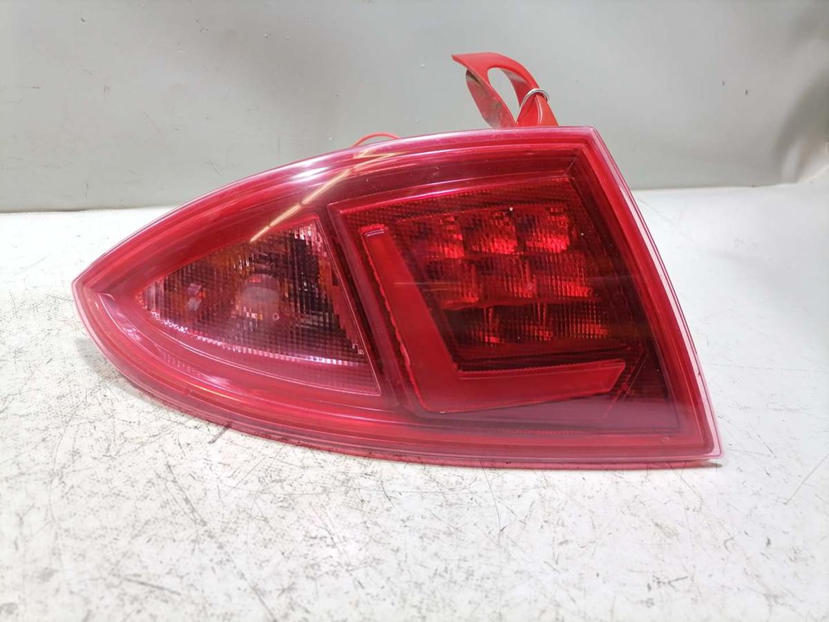 Seat Leon 1P Boriginal R&uuml;cklicht R&uuml;ckleuchte Schlussleuchte links au&szlig;en j.2009